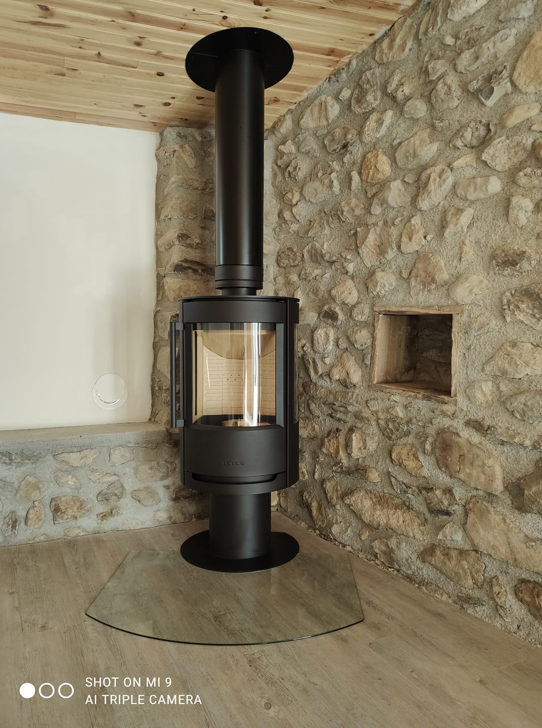 Installation d'un poêle à bois par Tendance poêle et cheminée à Lannemezan