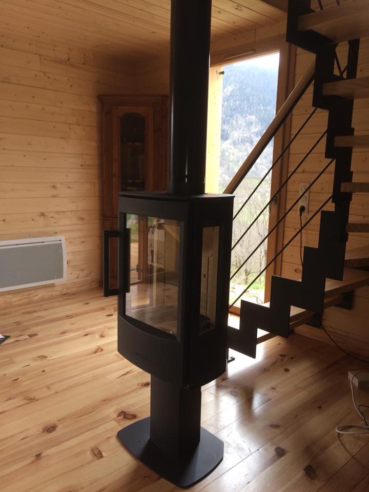 Installation d'un poêle à bois par Tendance poêle et cheminée à Lannemezan